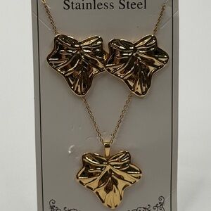 🚨3 for $15🚨 Gold- Tone Stainless Steel Leaf Earring and Necklace Set